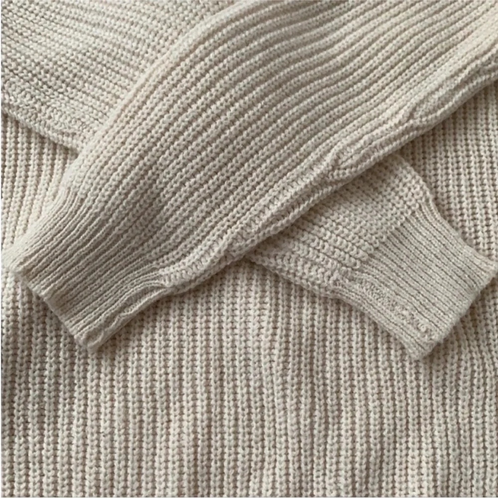NWOT Crisscross/V neck reversible sweater, ivory, Size M - Picture 7 of 11